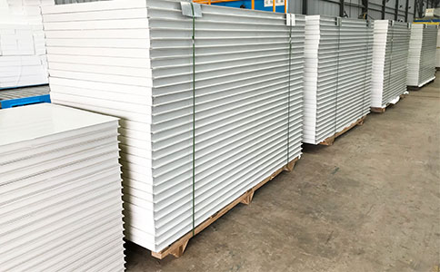 使用聚氨酯PU封邊巖棉夾芯板時，我們應(yīng)該注意哪些方面？